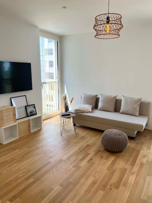 Donaublick Oasis: Stylische Wohnung Вена Экстерьер фото