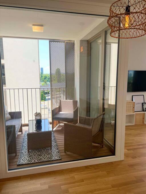 Donaublick Oasis: Stylische Wohnung Вена Экстерьер фото