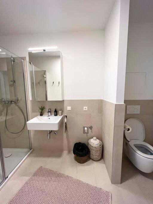 Donaublick Oasis: Stylische Wohnung Вена Экстерьер фото